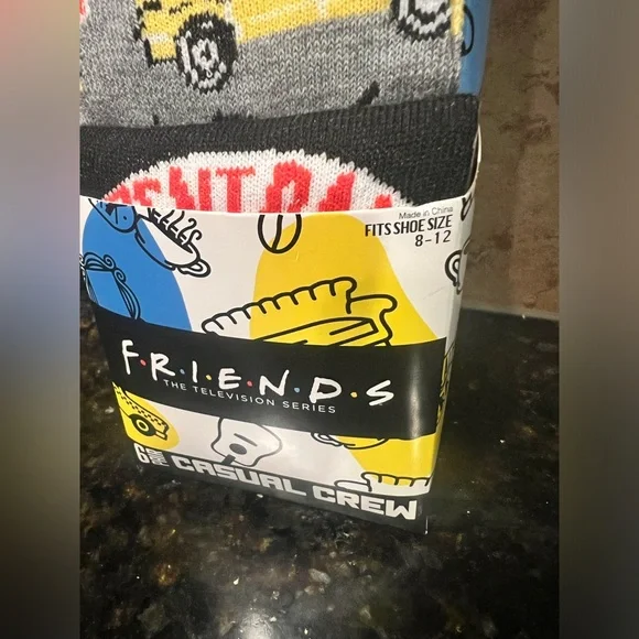FRIENDS The TV Series 6 Pair of Casual Cree Men’s Socks NWT size 8-12 - Picture 2 of 5